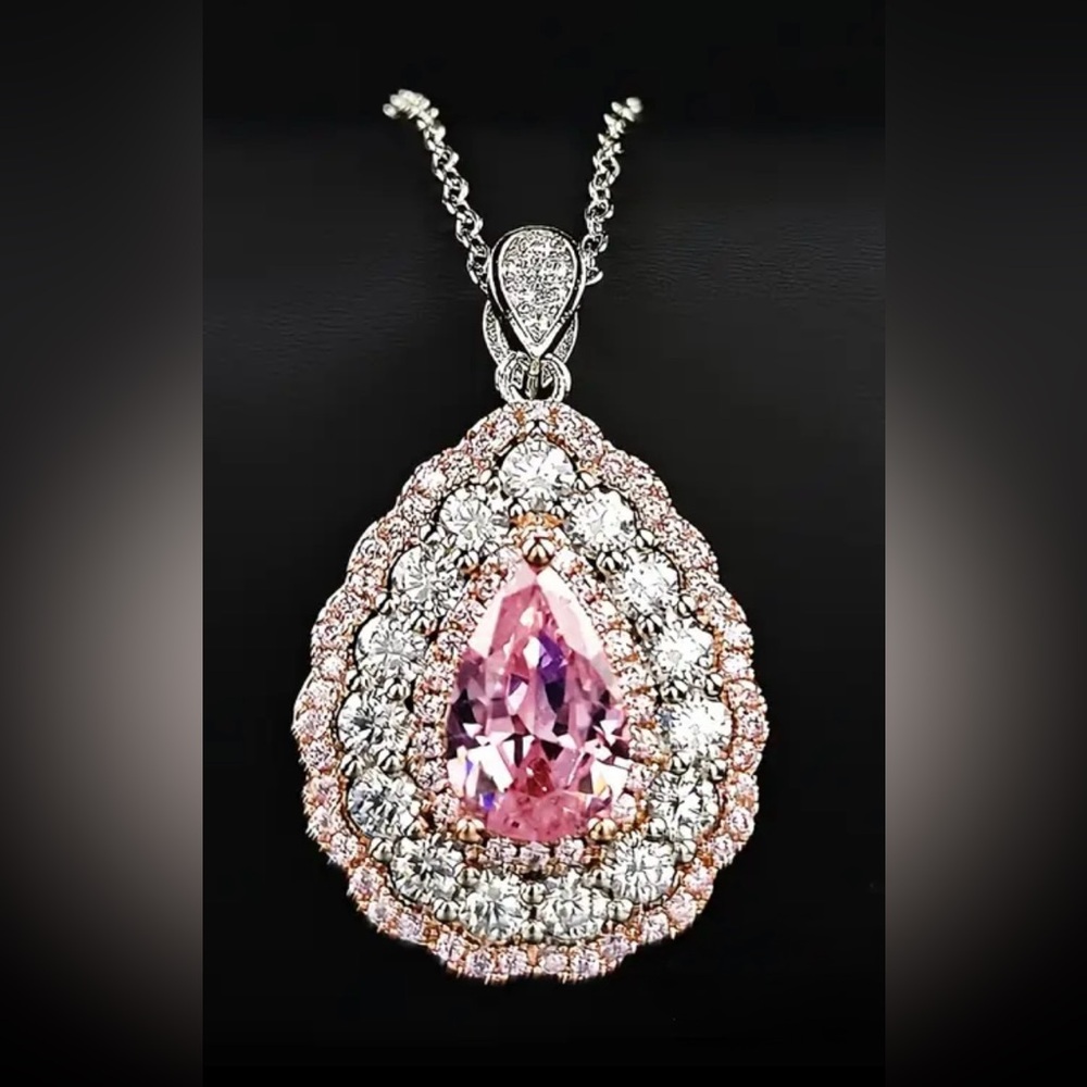 NWOT Teardrop Pendant Necklace - Picture 3 of 6